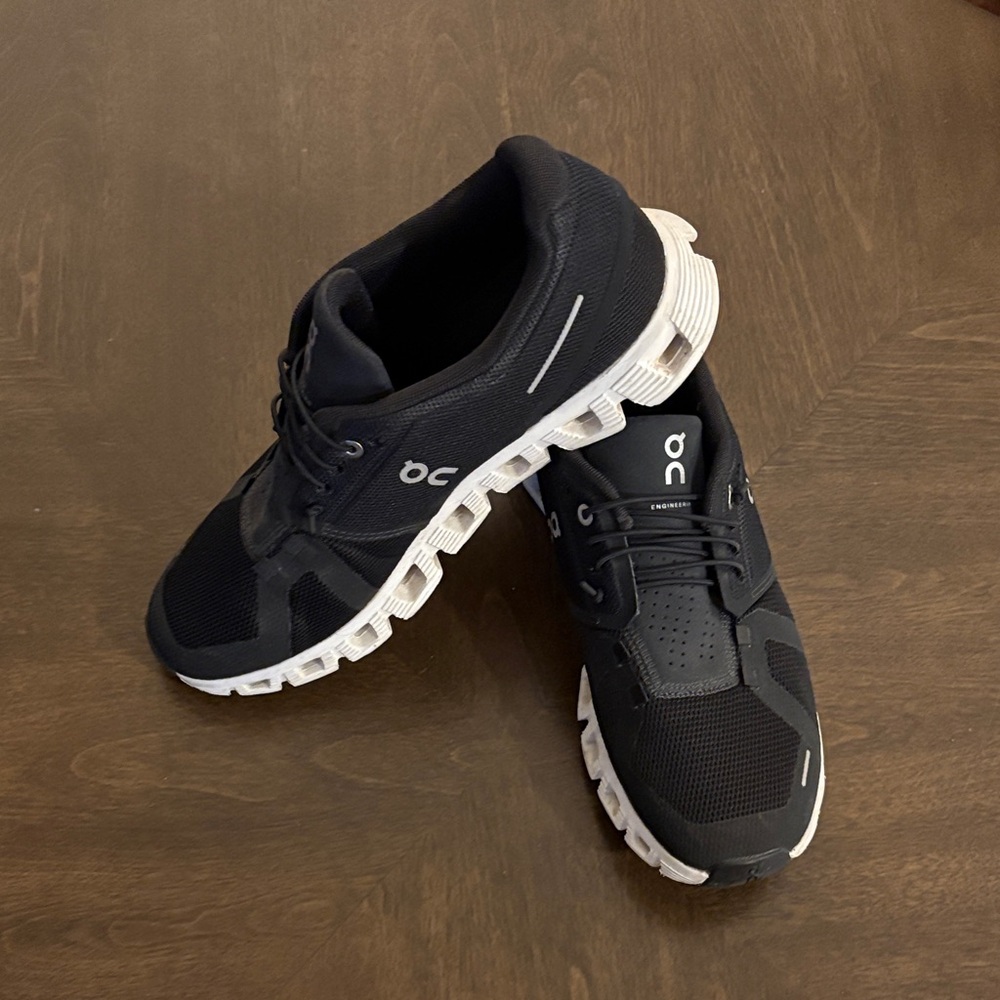 On Running Men's Black and White Athletic Shoes just like brand new, hardly worn